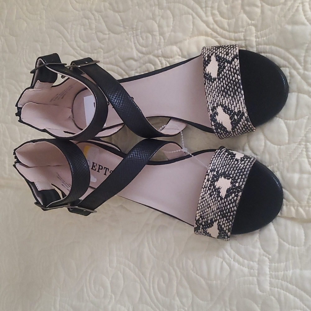 Sandals - Picture 4 of 5